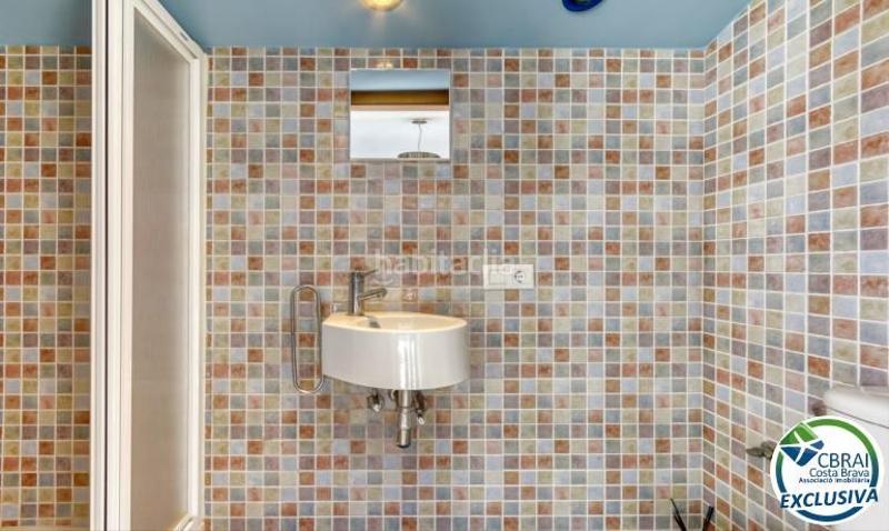 Foto f7e3c077-c871-41cb-81dc-17887c09a987. Apartamento ático estilo dúplex con vistas preciosas a 150m de la playa en Roses