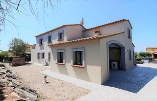 Casa  Mig. Villa totalmente renovada en la exclusiva zona de peralada golf