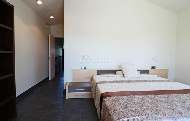 Foto f85f8860-639f-4dd4-a420-1a16e0159fae. Casa con piscina in Peralada