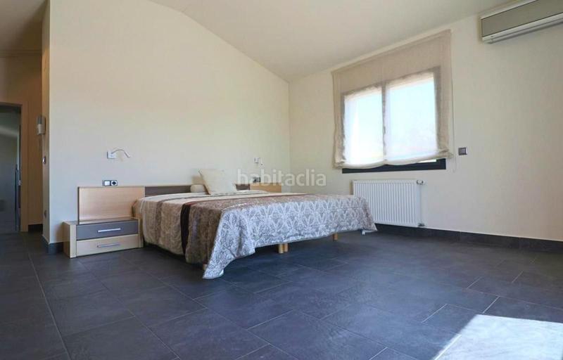 Foto fd10f644-404a-4ab6-92b3-1e5d47d8792c. Casa con piscina in Peralada