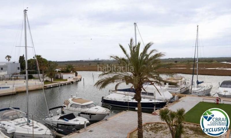 Foto dd87b0c3-7ad8-4b64-b7f9-ccc3f9a02e28. Apartamento amplio apartamento con terraza, parking, trastero, vistas al mar y piscina en Roses