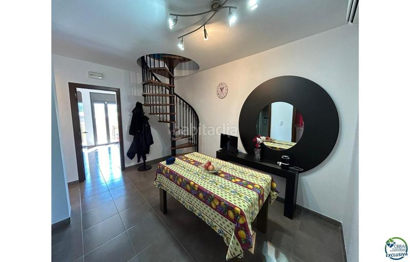 Foto 180b10d1-674b-4885-8893-773eb6177dbf. Apartamento precioso duplex con ascensor en venta en un edificio de dos viviendas, plaza de parking en Empuriabrava