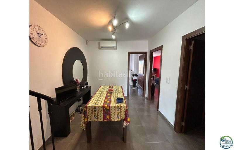Foto 2bf035ca-89b1-4614-b691-284fa136b4cf. Apartamento precioso duplex con ascensor en venta en un edificio de dos viviendas, plaza de parking en Empuriabrava