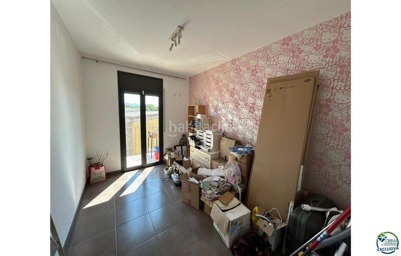 Foto 51c46368-cc6a-43e0-a7c8-a526c9aacf3a. Apartamento precioso duplex con ascensor en venta en un edificio de dos viviendas, plaza de parking en Empuriabrava