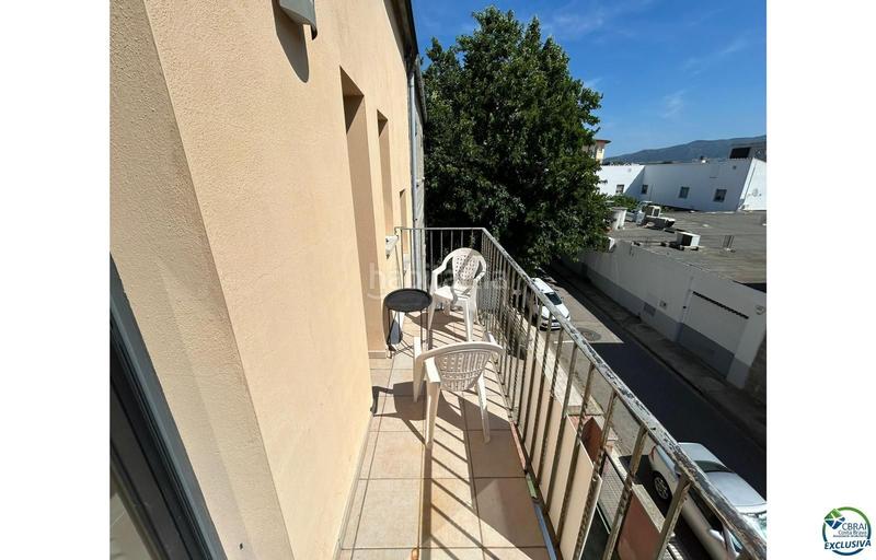 Foto ce8e24cd-ffb7-44af-99f5-cd4df6a08585. Apartamento precioso duplex con ascensor en venta en un edificio de dos viviendas, plaza de parking en Empuriabrava