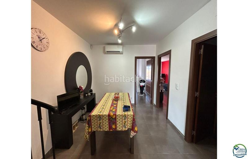 Foto de651114-238c-42f6-8487-9225751317c0. Apartamento precioso duplex con ascensor en venta en un edificio de dos viviendas, plaza de parking en Empuriabrava