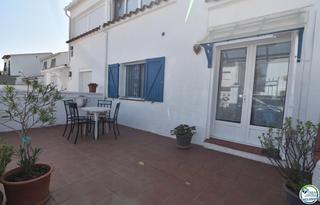Maison à De la punta de la ferrera 9. Adosado en venta en roses, con 80 m2, 3 habitaciones y 1 baño, p