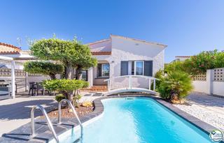 Casa a Santa Margarida. Encantadora casa de una sola planta con piscina  santa margarita