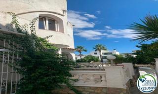 Maison  Valira. Casa semi adosada en empuriabrava a reformar, con amarre privado