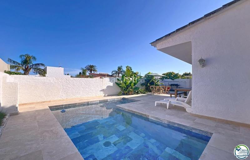 Foto 4bedf70c-b6e0-4f5b-b0ee-fed5b7baaa10. Casa amb piscina a Alberes Empuriabrava