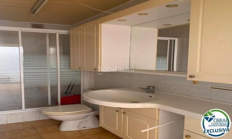 Foto 0a2569d1-b4c5-41b3-ad9c-5aad2bbe78e7. Casa  semi adosada a reformar, con amarre privado y amplia terraza en Empuriabrava
