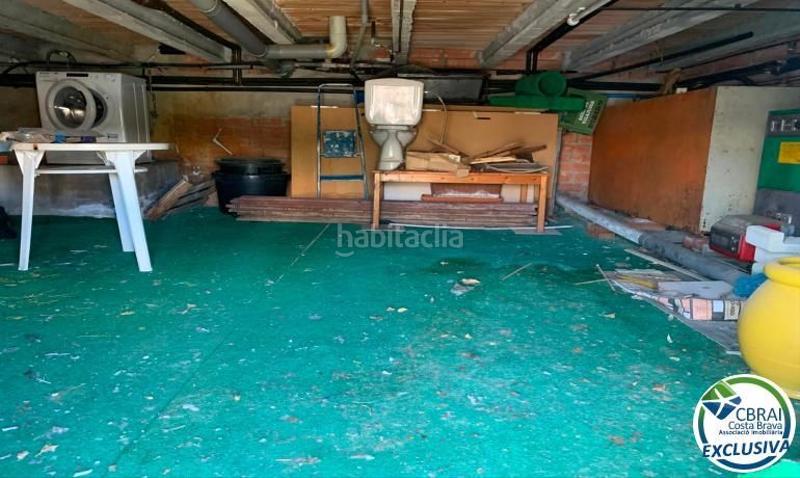 Foto 2e0cdcfc-9749-4e61-9f08-84f235491a25. Casa  semi adosada a reformar, con amarre privado y amplia terraza en Empuriabrava