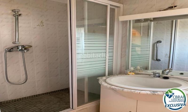 Foto 30610283-5a3b-4a78-8b02-385a1e6ecca3. Casa  semi adosada a reformar, con amarre privado y amplia terraza en Empuriabrava