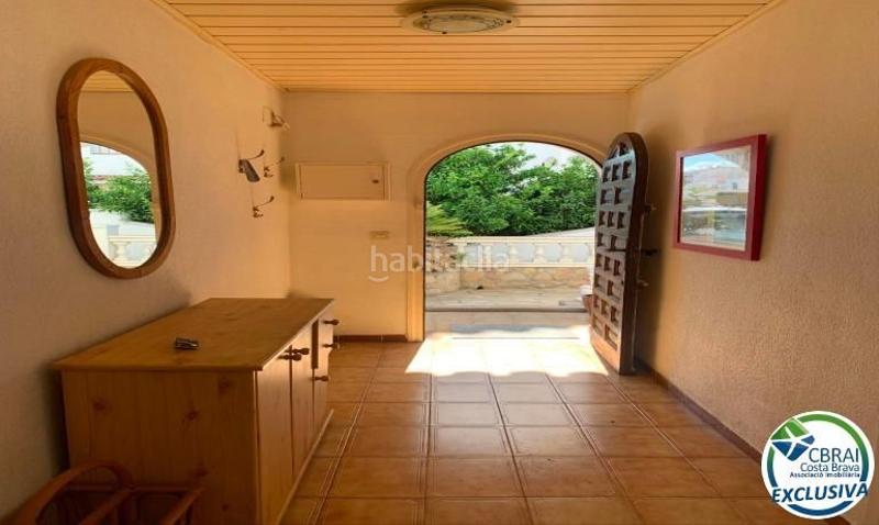 Foto 54caf4ed-93fe-4330-a5d6-78fb6f553abc. Casa  semi adosada a reformar, con amarre privado y amplia terraza en Empuriabrava