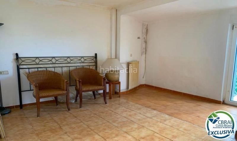 Foto 9c64834f-a60f-4b81-8ae9-75ac5515e9d8. Casa  semi adosada a reformar, con amarre privado y amplia terraza en Empuriabrava