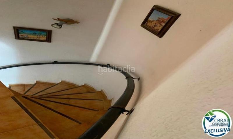 Foto bfba084e-f1ac-48fb-9e23-00f5173cf443. Casa  semi adosada a reformar, con amarre privado y amplia terraza en Empuriabrava