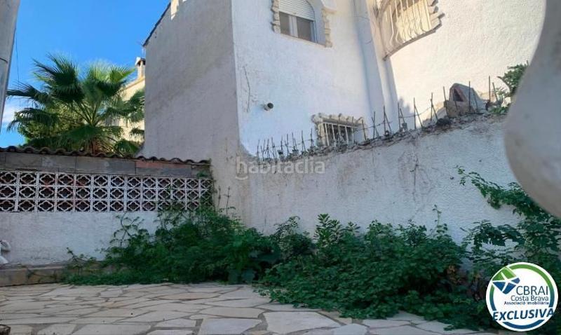 Foto c484f155-13dd-42ed-a14d-79b668ab98d1. Casa  semi adosada a reformar, con amarre privado y amplia terraza en Empuriabrava