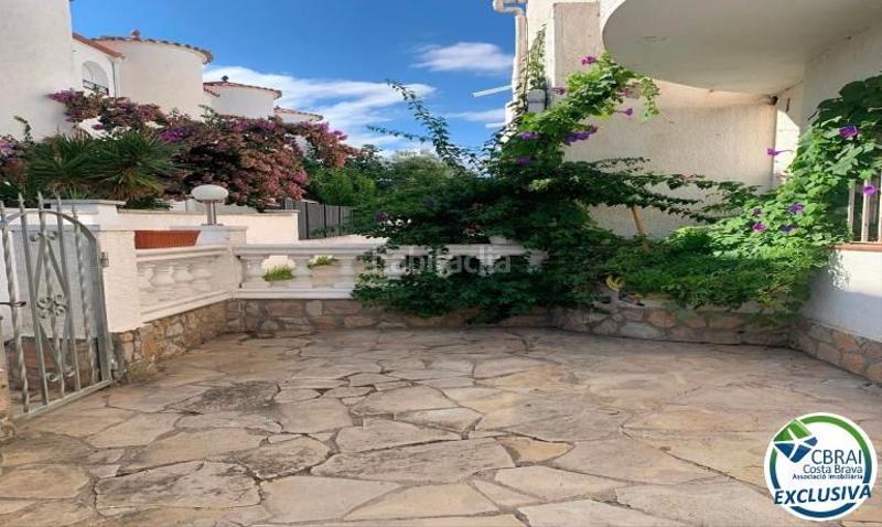 Foto c99765c3-d4df-46f7-ac03-e596ffe5ef96. Casa  semi adosada a reformar, con amarre privado y amplia terraza en Empuriabrava