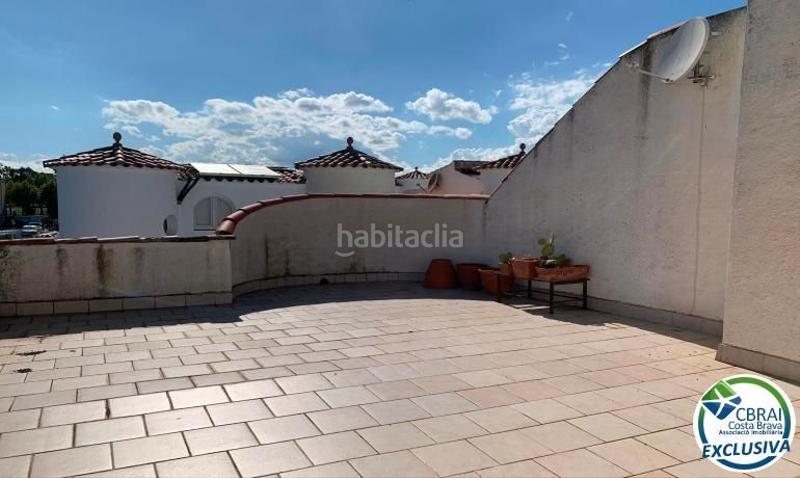 Foto db193a57-5079-48b6-825d-68ab50c07a95. Casa  semi adosada a reformar, con amarre privado y amplia terraza en Empuriabrava