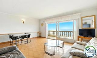 Piccolo appartamento  Joan margarit. Puig rom roses apartamento con amplia terraza, parking exterior