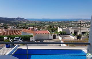 Casa  Canaries. Oportunidad única! casa con vistas espectaculares a la bahía, pi
