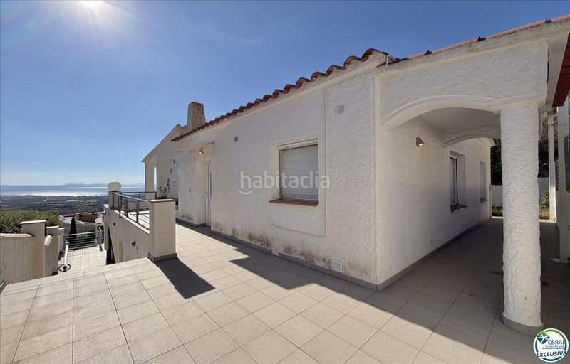 Foto 34c57457-59bc-4a0a-bc43-89702cd63dd6. Casa amb piscina a Nord Roses