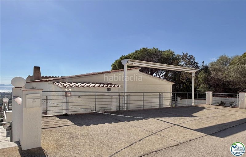 Foto 69125df6-2576-4601-abc1-c245cde1a715. Casa amb piscina a Nord Roses