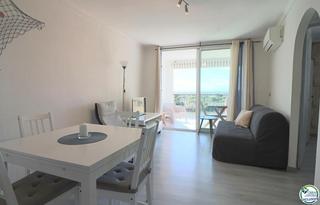 Apartament  Sector muga. Apartamento con vista al mar, gran terraza y licencia turística.