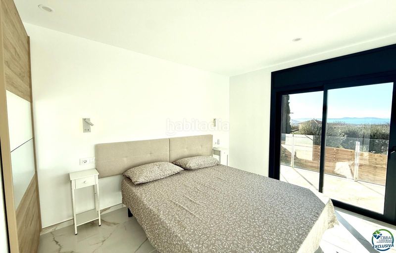 Foto b66eef0c-fe57-4025-9639-50e330bfe621. Casa amb piscina a Nord Roses