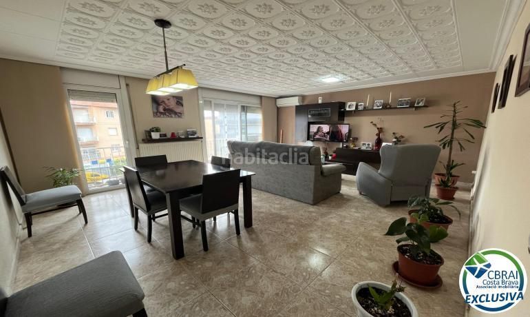Foto 1158eb10-9826-45a8-9ef8-bd37df604b82. Apartament a Centre Roses