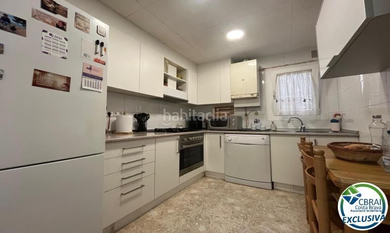 Foto 513ae2e9-17be-4284-aceb-4d3ef7992b6c. Apartament a Centre Roses