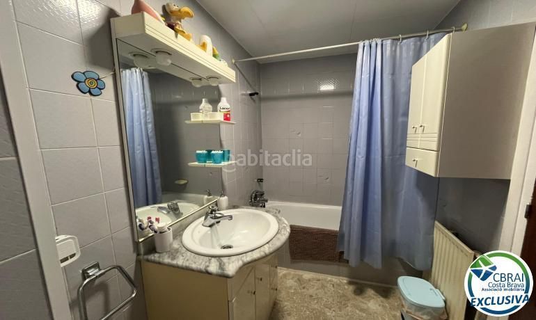 Foto 6d0cccdc-6267-4e77-82cf-1893ae297a7e. Apartament a Centre Roses