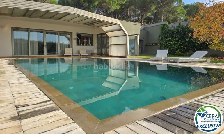 Foto af308abe-7730-4815-8a84-2feb403129dc. Casa amb piscina a Jonquera (La)