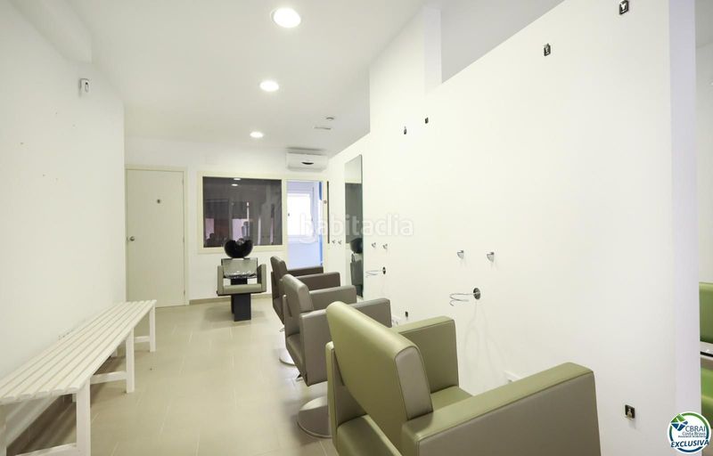 Foto 42b151b6-e244-4be4-ad07-1f0e4665ff34. Local comercial a Centre Roses