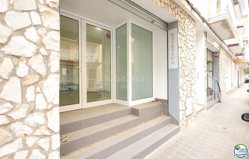 Foto 6dd9a9aa-14ef-4931-9754-d3c9ff120c76. Local comercial a Centre Roses
