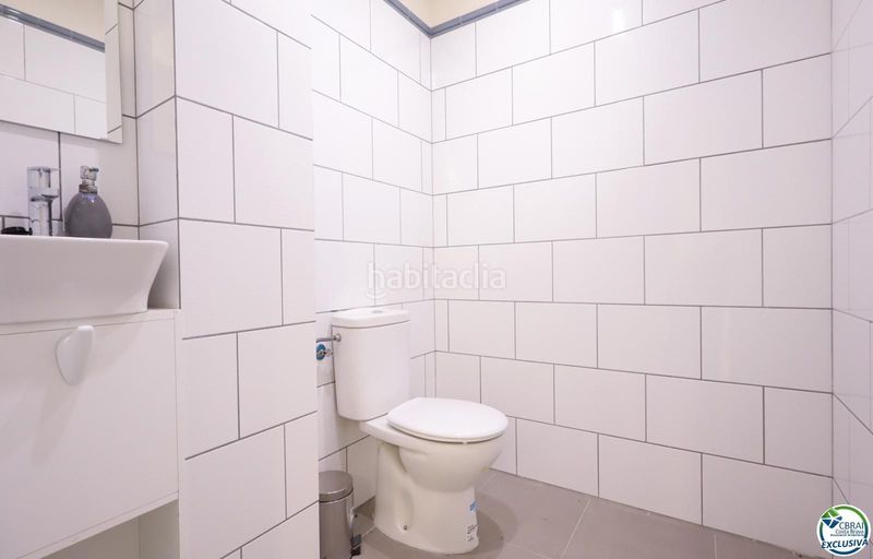 Foto 9e363d71-c84d-4b91-9465-0734ad33a8b4. Local comercial a Centre Roses