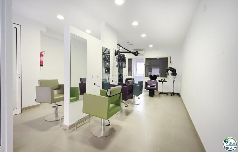 Foto b581a06e-89a2-4e20-9998-144950ca9d86. Local comercial a Centre Roses