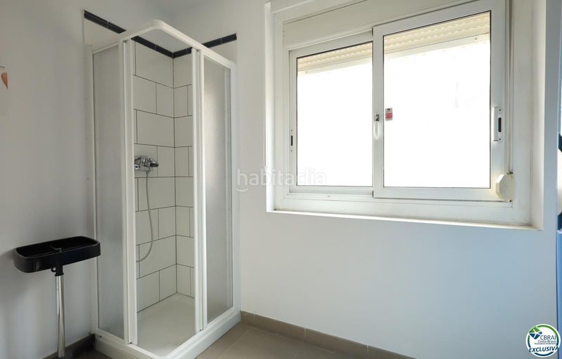 Foto c87abc28-758c-4975-8975-fdfb3cd90dc6. Local comercial a Centre Roses