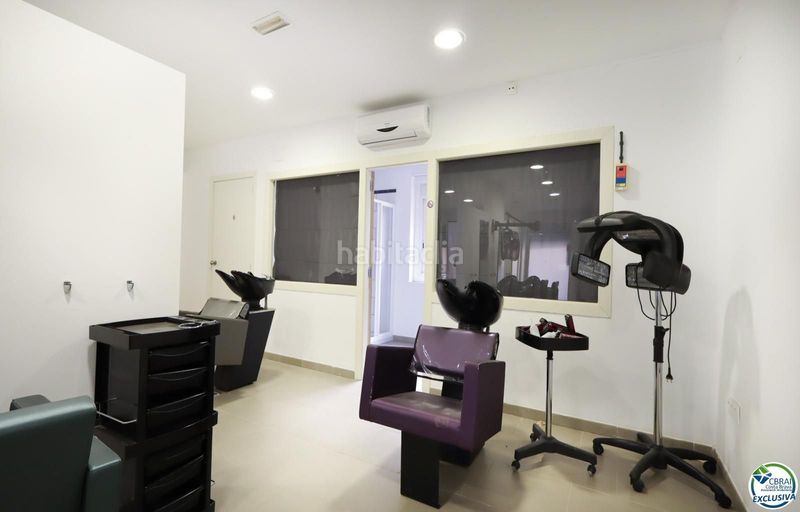 Foto d640e900-71ee-4a1e-bb16-0631cb00ccf0. Local comercial a Centre Roses