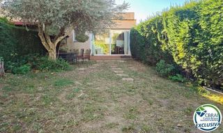 Casa en Del nord 1. Encantadora casa adosada en residencia segura con jardín y pisci