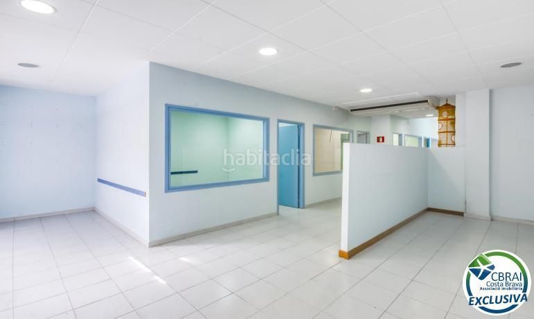 Foto 4dd69172-23cc-4dc7-b686-046ea015ecef. Local comercial a Centre Roses