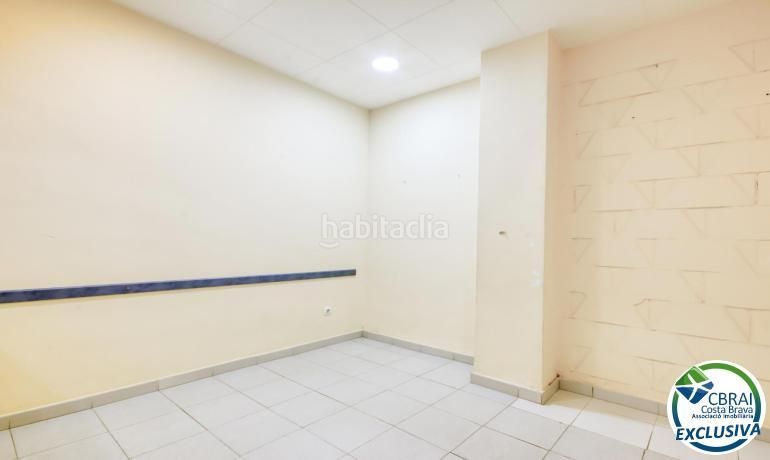 Foto 606120a3-0116-4e90-bd58-ab32f7544af5. Local comercial a Centre Roses