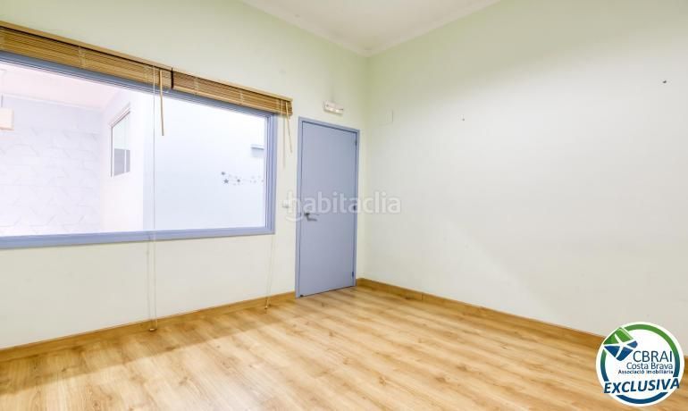 Foto 93e069e5-374d-4521-913d-6dde5883c878. Local comercial a Centre Roses