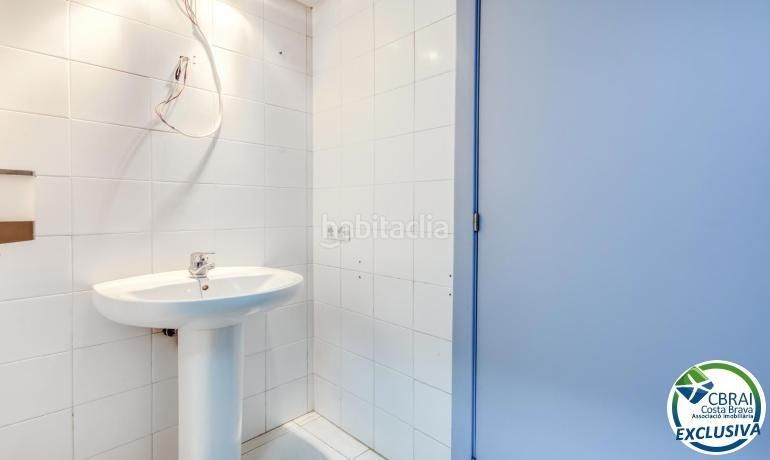 Foto a0a09930-5903-41e9-8874-d96b2132561b. Local comercial a Centre Roses