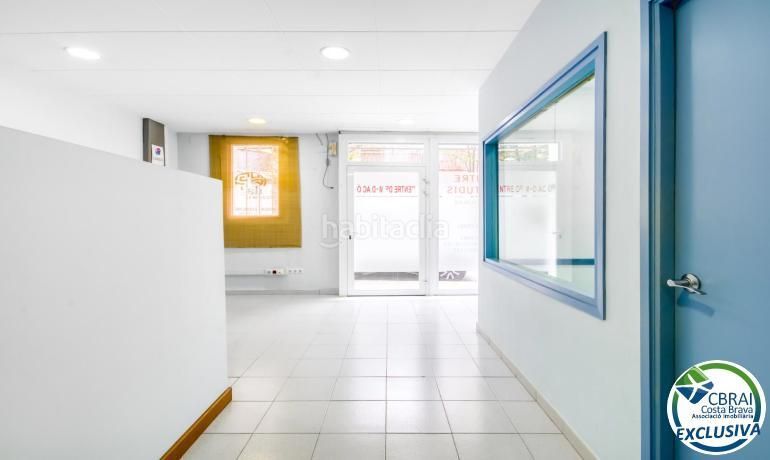 Foto a76bf672-7713-41e8-adeb-ed0db033a9b1. Local comercial a Centre Roses