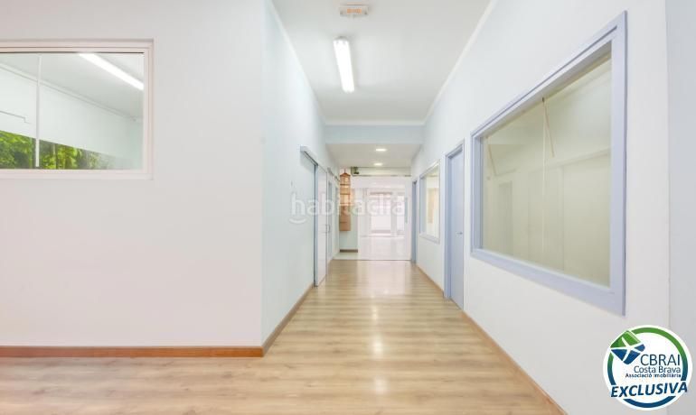 Foto ab5329f2-25d4-4ae3-b92f-af11f7b1ccc1. Local comercial a Centre Roses