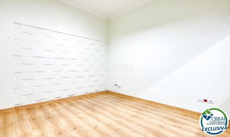 Foto b79b60d6-d08e-4e65-84a8-b611426c7fdf. Local comercial a Centre Roses