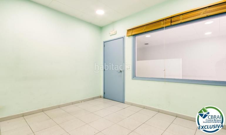 Foto f5dd3c9e-ff8d-4aad-a346-e73e83b1cb1c. Local comercial a Centre Roses