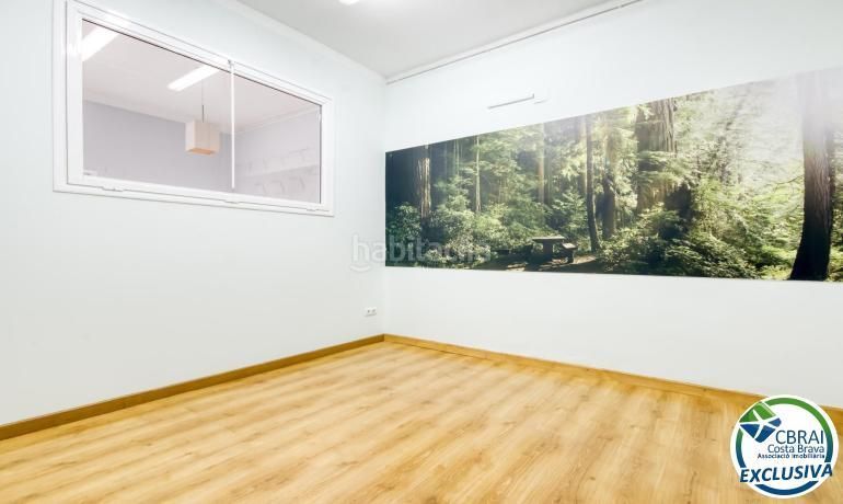 Foto f9e55f42-703e-49b7-98ac-b499d0d7dfdc. Local comercial a Centre Roses