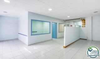Local Comercial  Doctor fleming. Oportunidad de negocio en el corazón de roses con divisiones ya